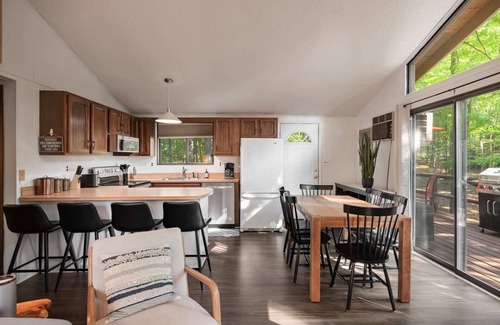 The Woods Chalet De Esquí | Hot Tub, Fire Pit, Deck, Grill w Resort Amenities