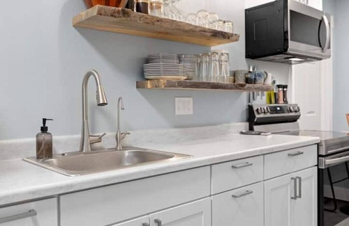 Missoula Casa | Hot tub, Fire Pit, Ping Pong, & New Kitchen. Family Friendly Garden City Getaway