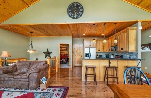 Gravois Mills Casa | Hot Tub, Fire Pit, Awesome Loft & Amazing Views!