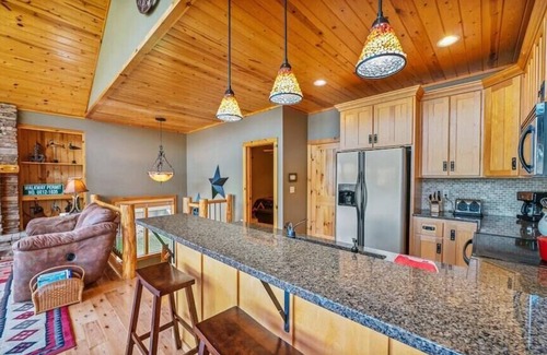 Gravois Mills Casa | Hot Tub, Fire Pit, Awesome Loft & Amazing Views!