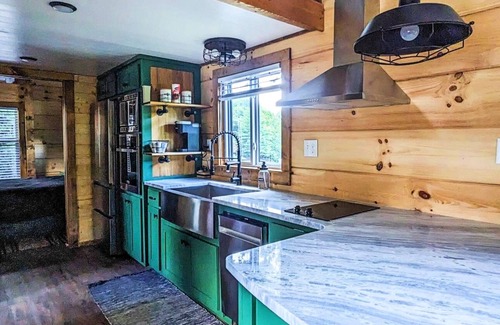 Scaly Mountain Cabina | Hot Tub⁘Fire Pit⁘Grill⁘Heated Patio · Near Waterfalls, Vineyard, Zipline, Trails