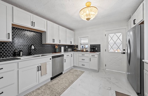 Merion Village Casa | Hot Tub + Fire Pit Walk to German Village