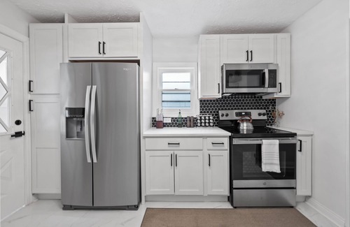 Merion Village Casa | Hot Tub + Fire Pit Walk to German Village