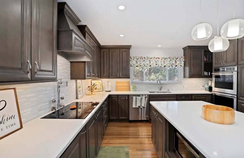 University Park Casa | Hot Tub, Firepit, Backyard Oasis- Pet Friendly!