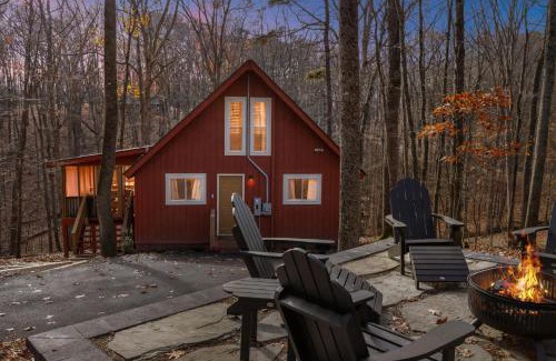 The Woods Casa | Hot Tub, Fireplace, Fire Pit, WiFi & Pool Access