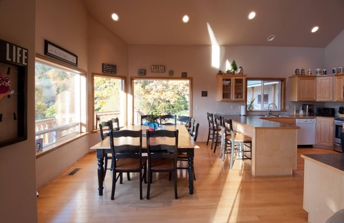 Leavenworth Casa | Amplia casa con hermosas vistas de encantamiento y grandes espacios al aire libre