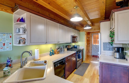 Deep Gap Cabina | Hot Tub & Game Room: Powderhorn Mountain Cabin