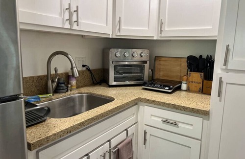 Fernwood Casa | Hot Tub, Garden Patio, Canopy Bed - The Zen Den