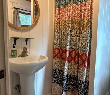Mayfield Casa | Hot Tub Getaway - Lake Cabin