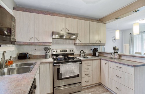 Sudbury Casa | Hot Tub Haven w/ King Bed + More