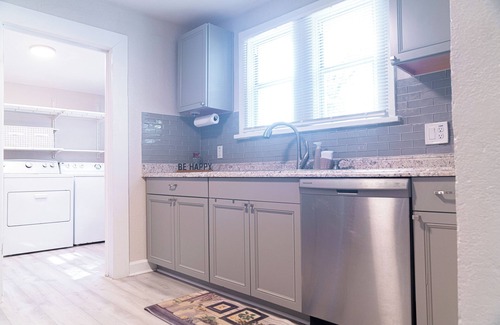 Tampa Casa | Hot Tub Home With Commercial Parking