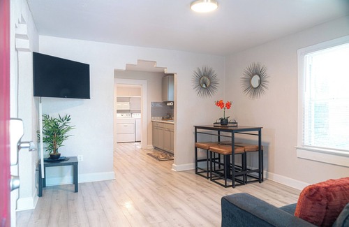 Tampa Casa | Hot Tub Home With Commercial Parking