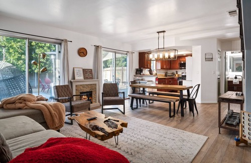 Sutter Casa | Hot Tub House in Long Beach!