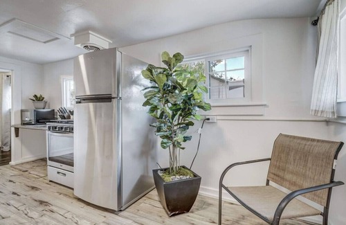 Old North End Casa | HOT TUB I Central I Bungalow I Walking Trail
