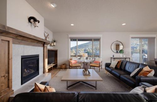 Redmond Casa | Hot-Tub - Modern 5BDR Family Retreat - Sleeps 11