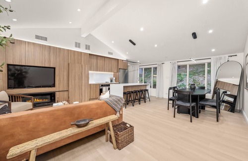 East Durham Casa | Hot Tub, Modern Design, Great Views!