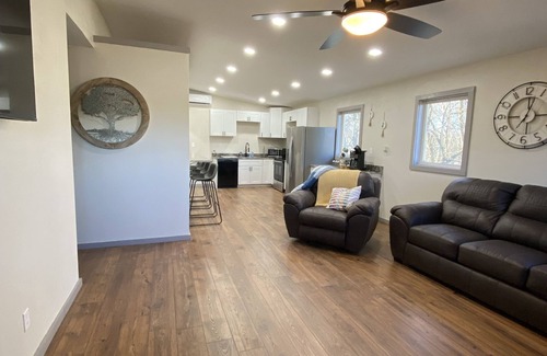 Hatfield Casa | Hot Tub Mountainside 2-BR Cabin near Mena
