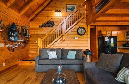 Primrose Cabina | Hot Tub | Off-Road Parks |Private Pond | Sleeps 7