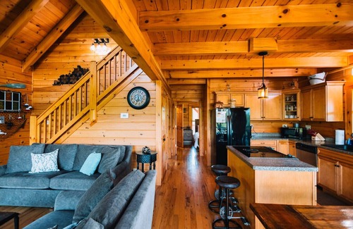 Primrose Cabina | Hot Tub | Off-Road Parks |Private Pond | Sleeps 7