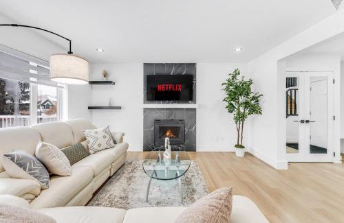 Southeast Edmonton Casa | Hot Tub Patio Netflixgamesfireplacesleeps 8