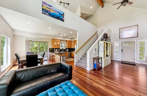 South Lake Tahoe Cabina | Hot Tub, Pet Friendly, 3 game rooms, Walk to Trailhead