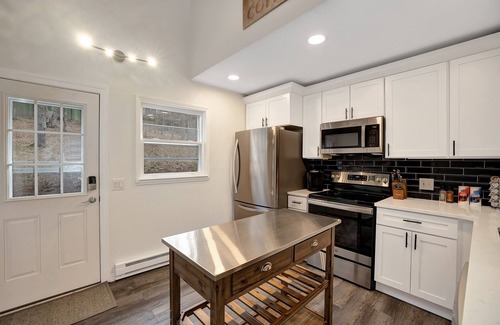 Charter Hills Cabina | ~NEW LISTING~Renovated Cabin~Deer Visits~Fireplace