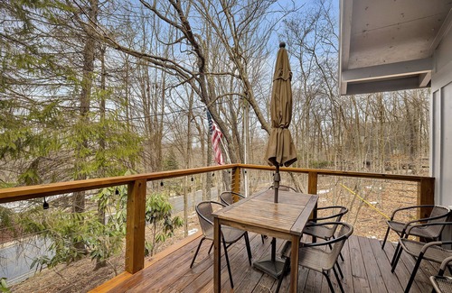Charter Hills Cabina | ~NEW LISTING~Renovated Cabin~Deer Visits~Fireplace
