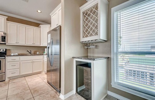 Crystal Beach Cabaña | Hot Tub! | Pets | Game Room | October & November Specials!
