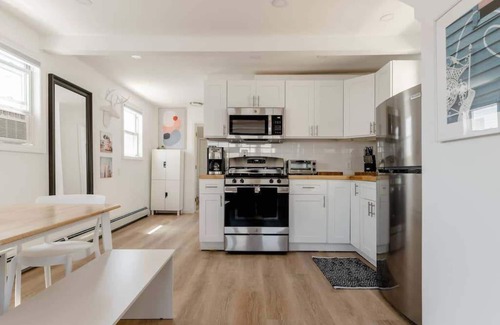 Queens Casa | HOT TUB Private Home NYC Beach House