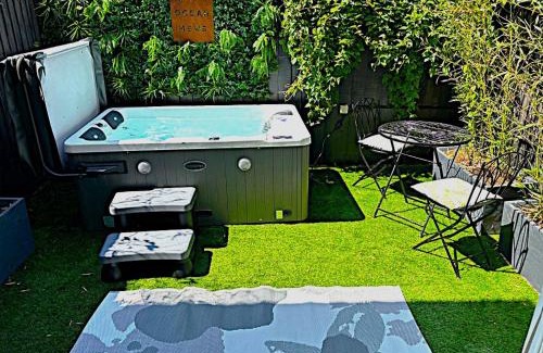 Cleethorpes Casa | “Hot Tub, Private Parking, Beachside Luxury”