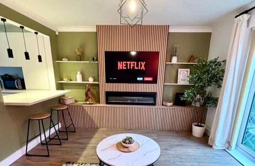 Cleethorpes Casa | “Hot Tub, Private Parking, Beachside Luxury”