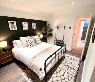 Cleethorpes Casa | “Hot Tub, Private Parking, Beachside Luxury”