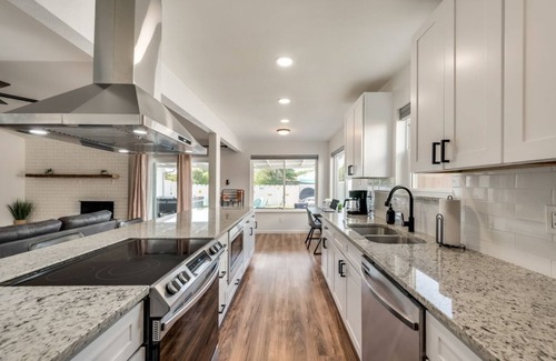 Northeast Carrollton Casa | Hot Tub, Putting Green, Game Room!