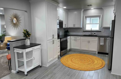 Broken Arrow Casa | Hot Tub- Rose District-Walk to Shopping & Dining