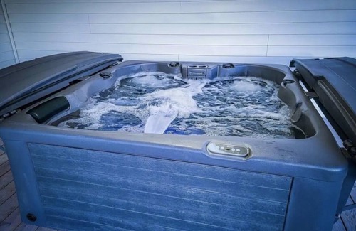 Broken Arrow Casa | Hot Tub- Rose District-Walk to Shopping & Dining