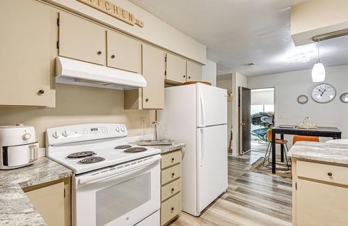 Prescott Country Club Casa | Hot Tub & Sauna: Dewey Getaway w/ Community Perks