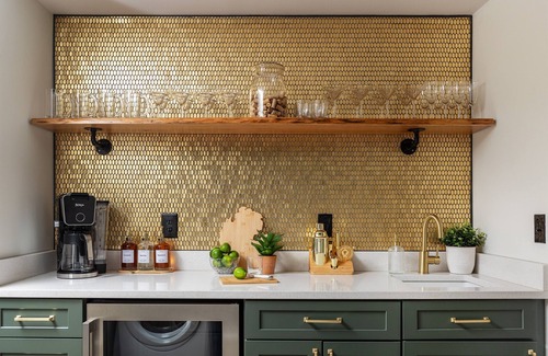 Covert Casa | Hot Tub | Sauna | Walk to Lake | Fire Pit | 10 min to South Haven | Accessible