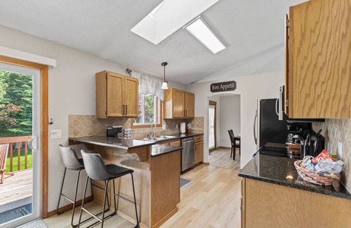 Spokane Casa | Hot tub! Sleeps 8-11 Upscale Area