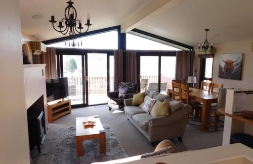Liverton Cabina | Hot Tub Tranquil Lodge Retreat in Newton Abbot