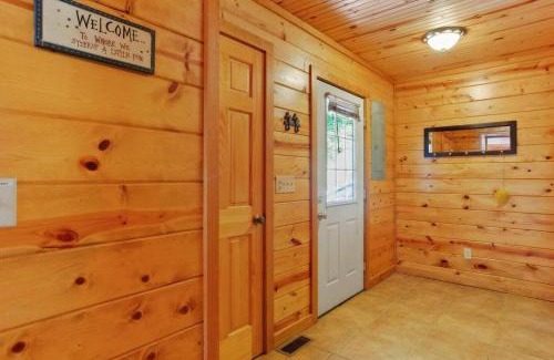 Stanton Casa | Hot Tub & WiFi - ManeStay - Red River Gorge KY