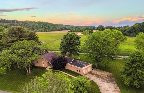 Frankfort Casa | Hot Tubs + Firepit + Gameroom + 4mi to Buffalo Trace