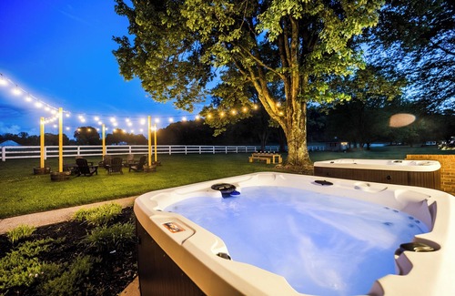 Frankfort Casa | Hot Tubs + Firepit + Gameroom + 4mi to Buffalo Trace