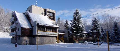 Dolni Dvur Hotel | Hotel ČESKÁ FARMA