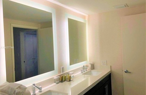 Sunny Isles Beach Hotel | ¡HERMOSO 1Bdr / 1Bth EN LA PLAYA!