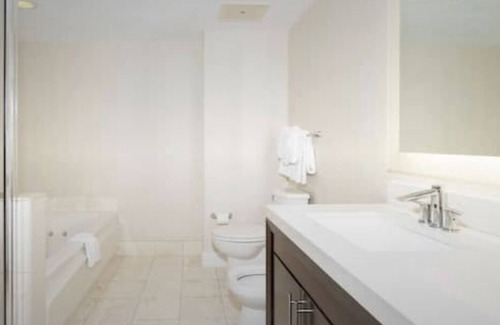 Sunny Isles Beach Hotel | ¡HERMOSO 1Bdr / 1Bth EN LA PLAYA!
