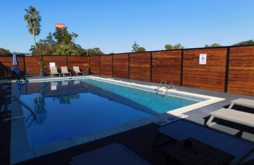 Pines Village Hotel | Hotel 10 Extended Stay