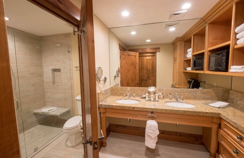Deer Valley Hotel | Hotel 2 Queen Hotel Room by RedAwning