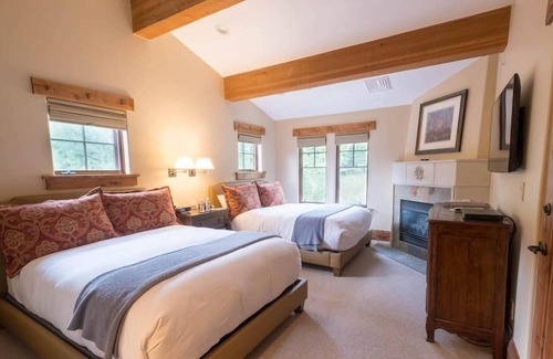 Deer Valley Hotel | Hotel 2 Queen Hotel Room by RedAwning