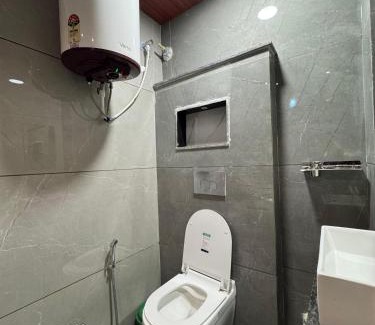 Sanwer Hotel | Hotel Aashiyana