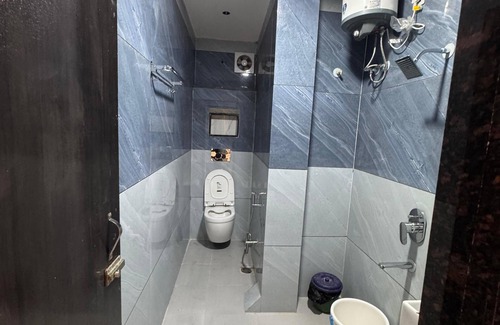 Sanwer Hotel | Hotel Aashiyana